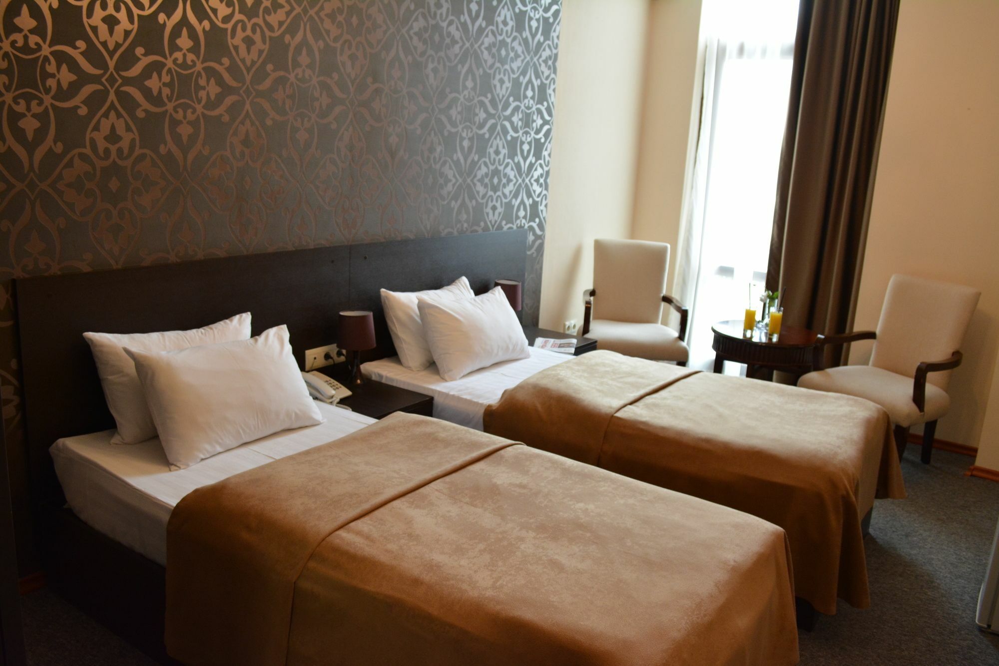 Hotel City 4*
